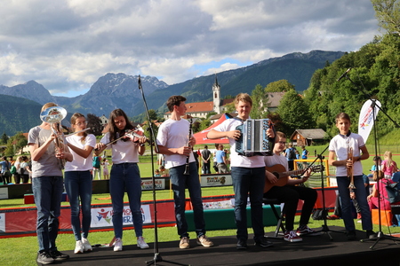 Harmonija generacij (49)